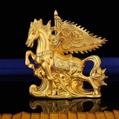旗开得胜，马到成功 金属车载装饰品批发的爆款之选——合金战旗千里马摆件